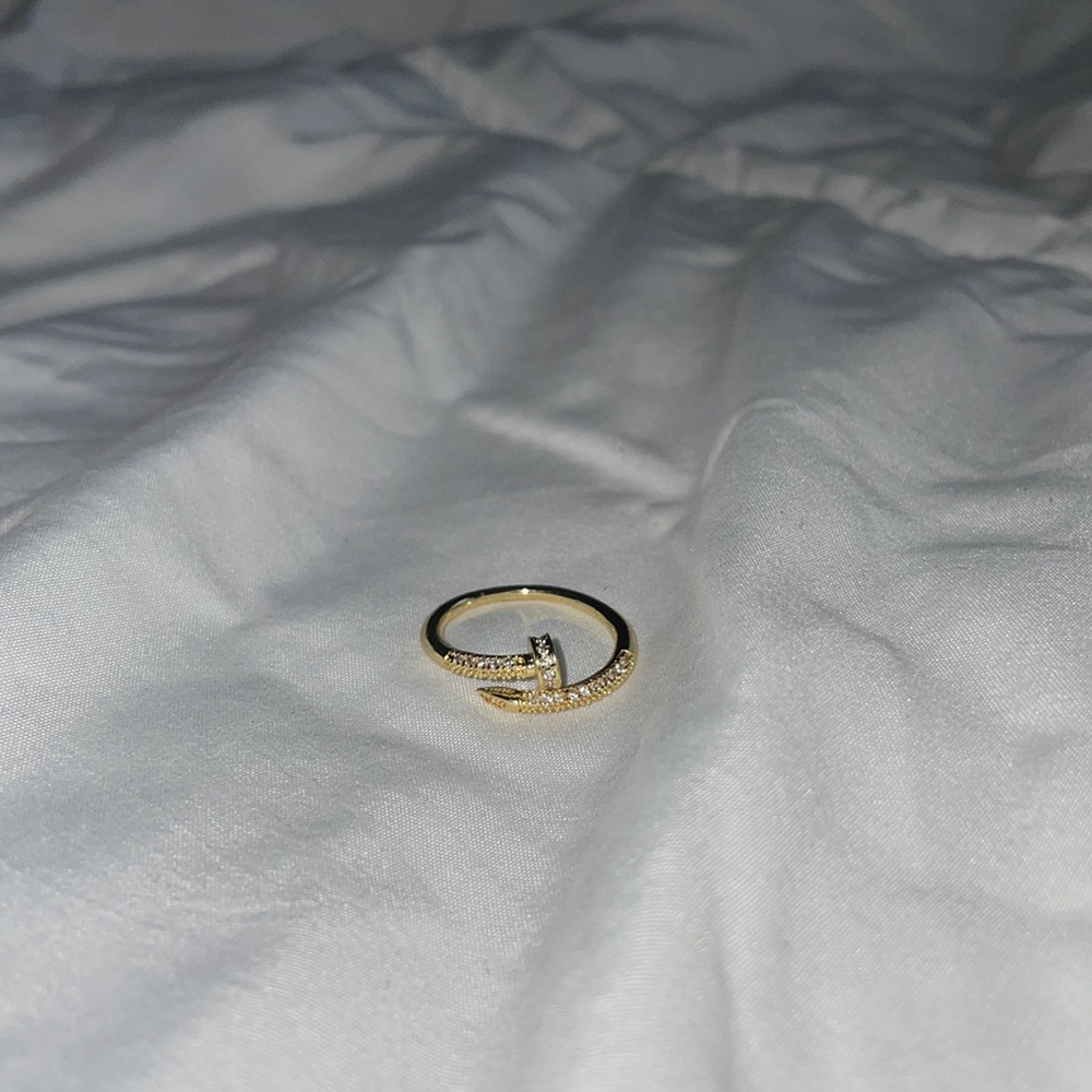 Opulent ring - Picture 2 of 2